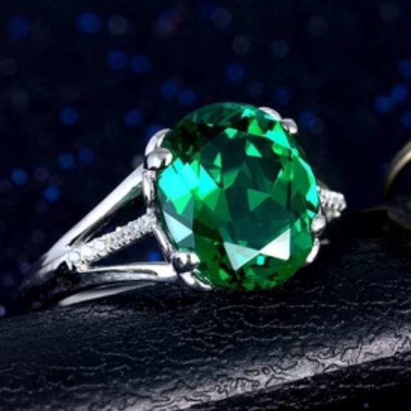 Wegarsti Created Emerald, Zircon and  Silver Tone Ring Size 8 cocktail ring - Picture 1 of 16
